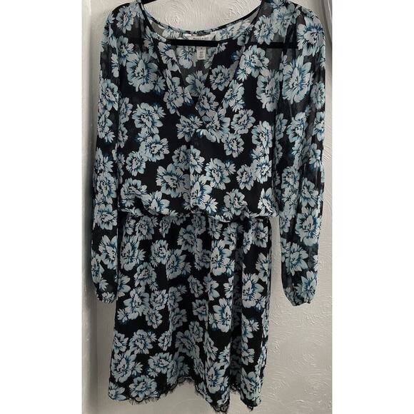 White House Black Market Dresses & Skirts - White House Back Market Blue Floral Sheer Overlay Dress Size 10 Lace Bottom